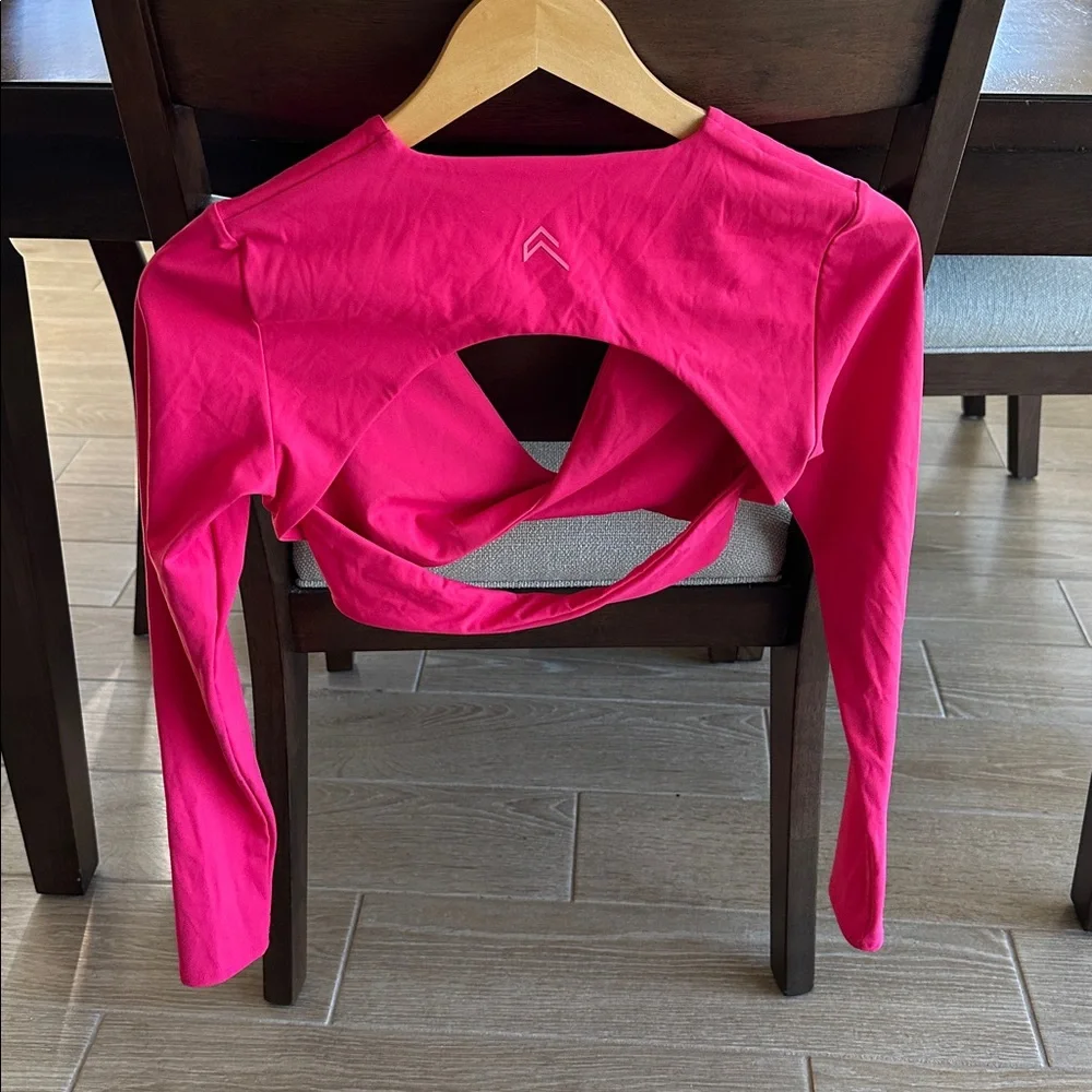 Oner Active Unified Twist Front Long Sleeve Crop Top - Picture 3 of 11